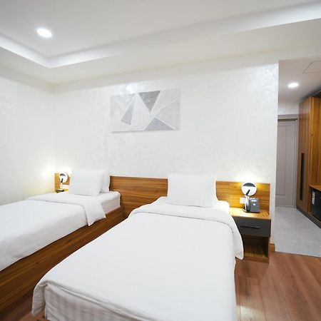Avant Express Hotel Pool&Spa タシュケント エクステリア 写真