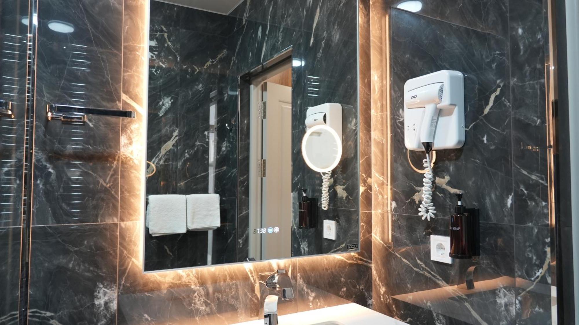 Avant Express Hotel Pool&Spa タシュケント エクステリア 写真