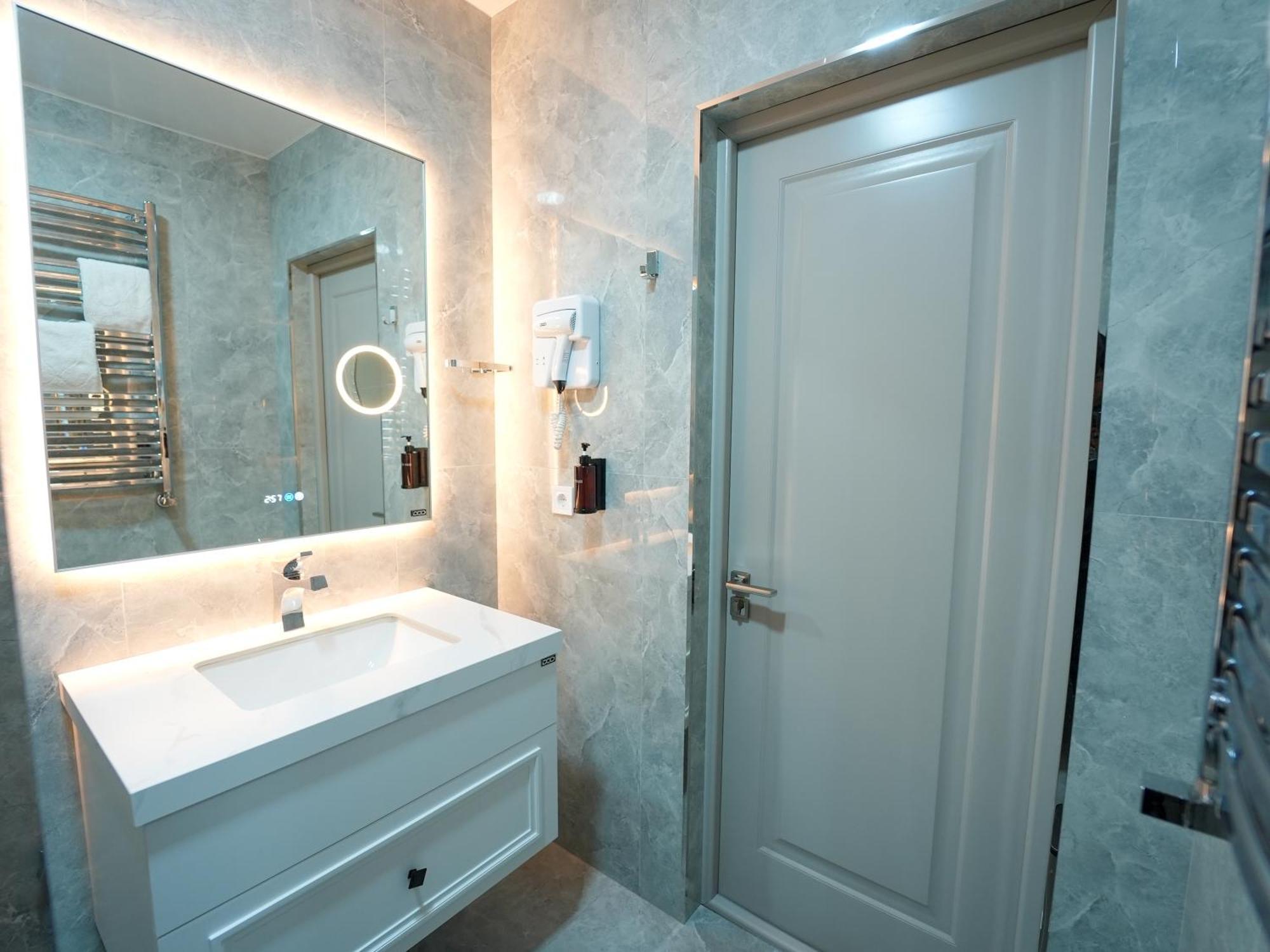 Avant Express Hotel Pool&Spa タシュケント エクステリア 写真